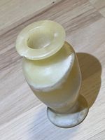 Antike honigfarbene ALABASTER-/SOLIFLEUR-VASE / zirka 1961