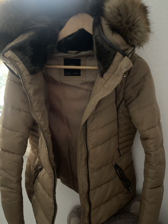 Zara Winterjacke mit Kunstfell Kapuze Beige Grösse S