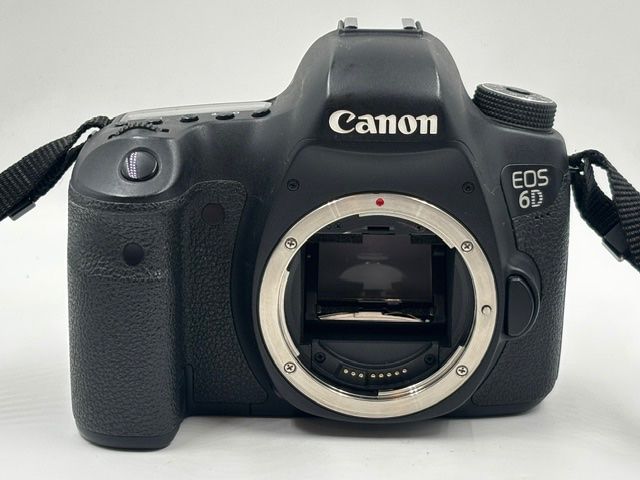 Canon Appareil photo: Canon 6D Fullframe 20 MP - Body – D'occasion à Seewis Dorf par Plebejus