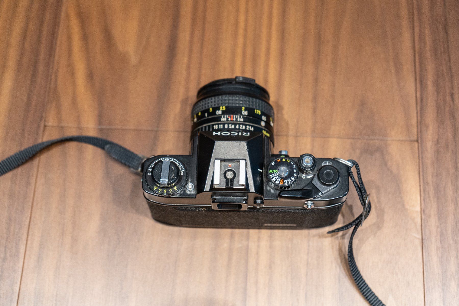 Ricoh Fotocamera: Ricoh XR2 Analogkamera mit 2 Objektiven und Cases – Usato da Bern venduto da Rickmond 3