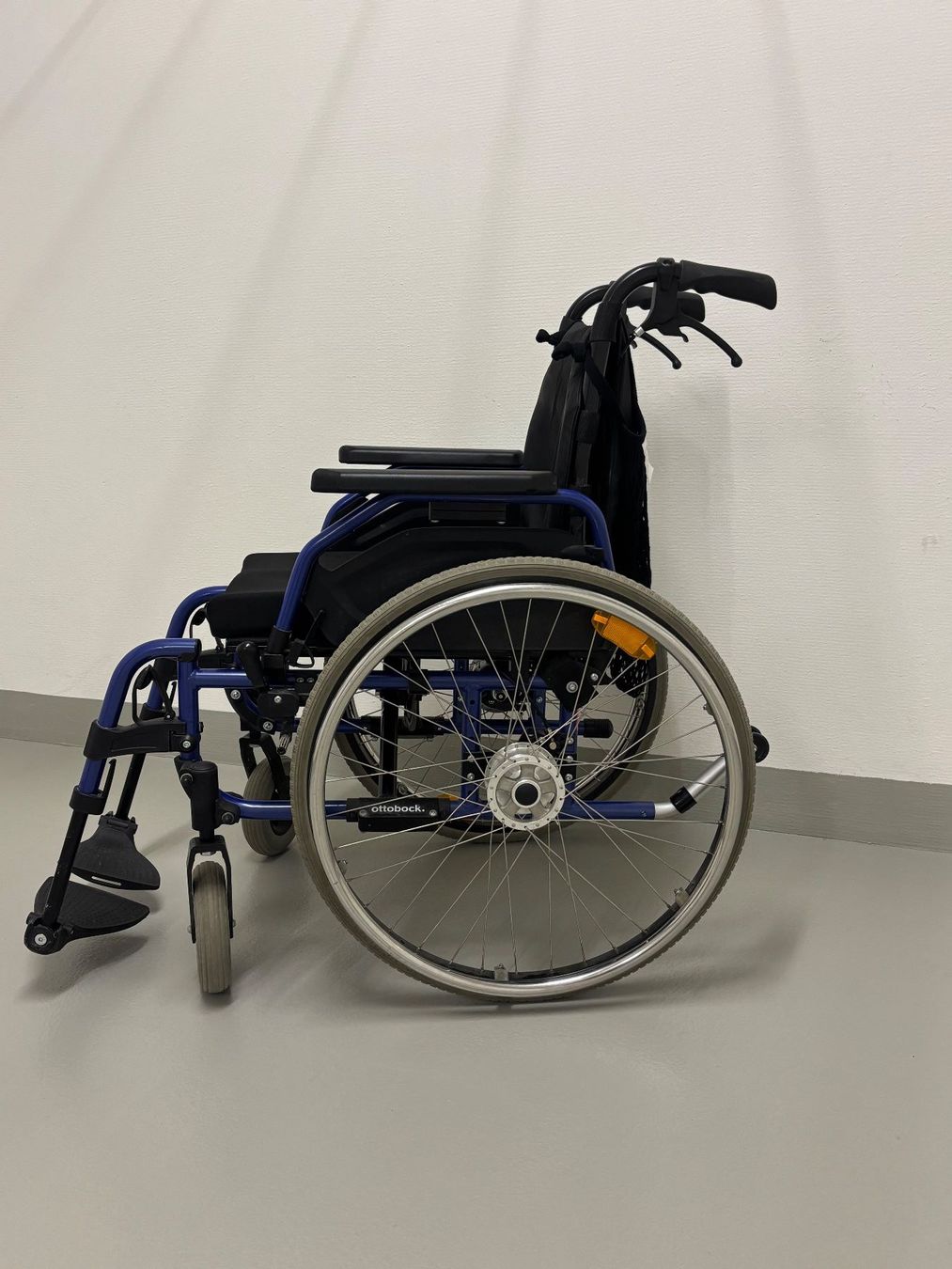Chaises roulantes: Rollstuhl Ottobock zusammenklappbar – D'occasion à Emmenbrücke par gar_xds2