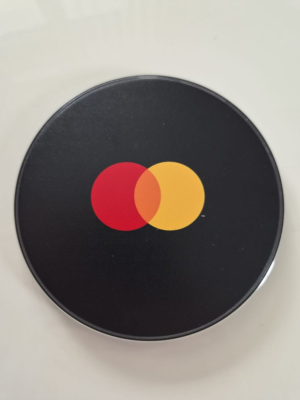 Apple Ladegeräte: Wireless Charger Qi Ladestation Mastercard – Gebraucht aus Amriswil von Alfaromeo007 3