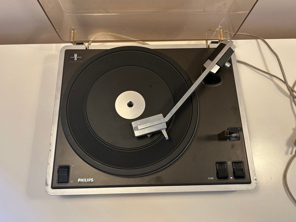Ancien tourne-disque stéréo Philips - Collection