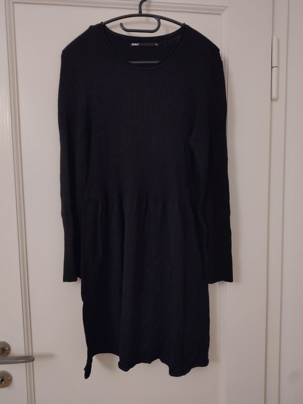 Only Kleider: Strickkleid – Gebraucht aus Bern von Linii