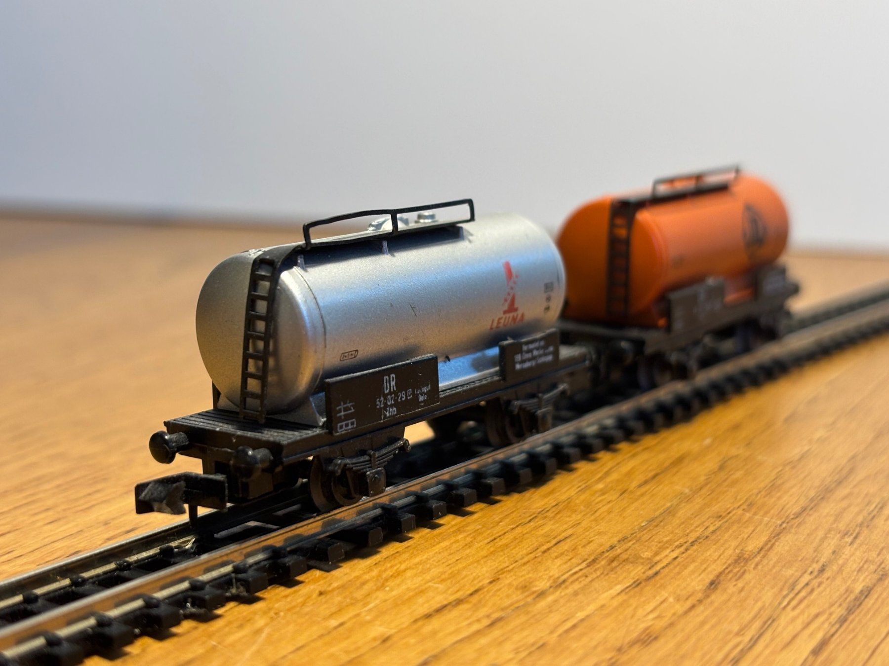 Modellini di ferrovie: *e897: 2 Kesselwagen  (Spur N) – Usato da Birsfelden venduto da Birs_25 2