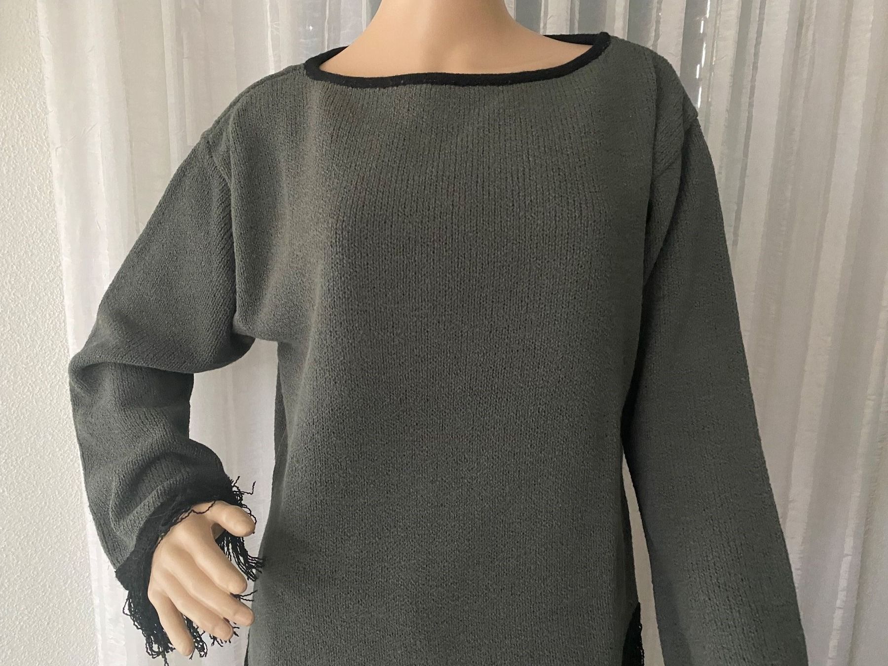 Pullover & Sweatshirts: Perfekter Auftritt - einzigartiger Pullover mit Fransen, L – Gebraucht aus Winkel von ferrari2022 3