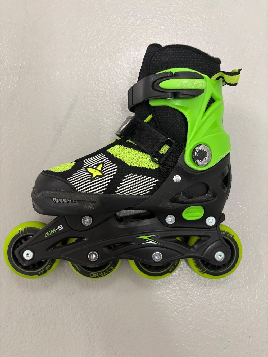 Patins à roul. & inline: Inline Skates Kinder mit Protektoren-Set – D'occasion à Hettlingen par harley4ever 5