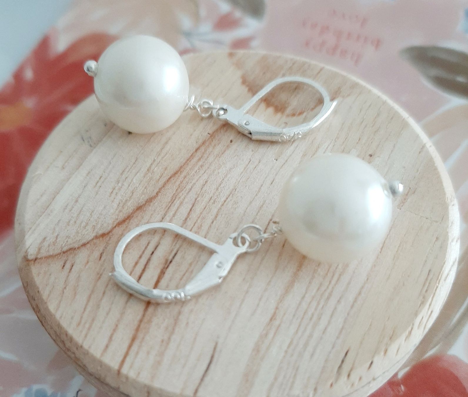 Orecchini pendenti & Orecchini a lobo: Ohrschmuck aus Shell Perlen – Nuovo e nell'imballaggio originale da Allschwil venduto da Weyli18