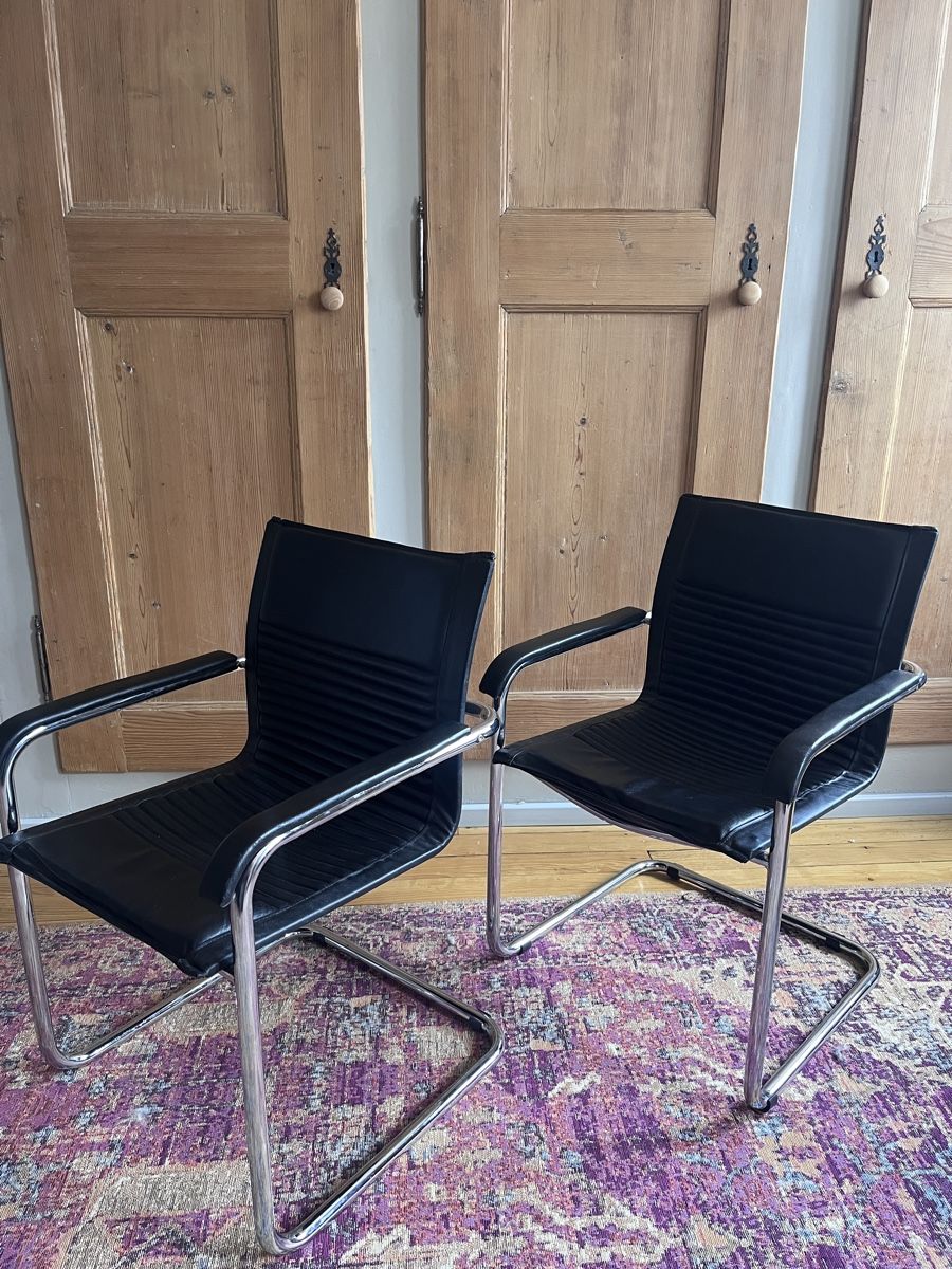 Stühle: 2 chaises noires style Freischwinger – Gebraucht aus Murten von noemiei 1