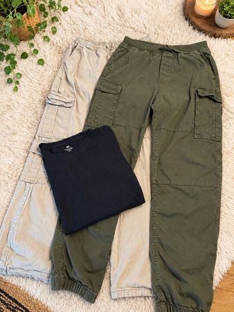 Verschiedene Hosen und dünnes Langarmshirt