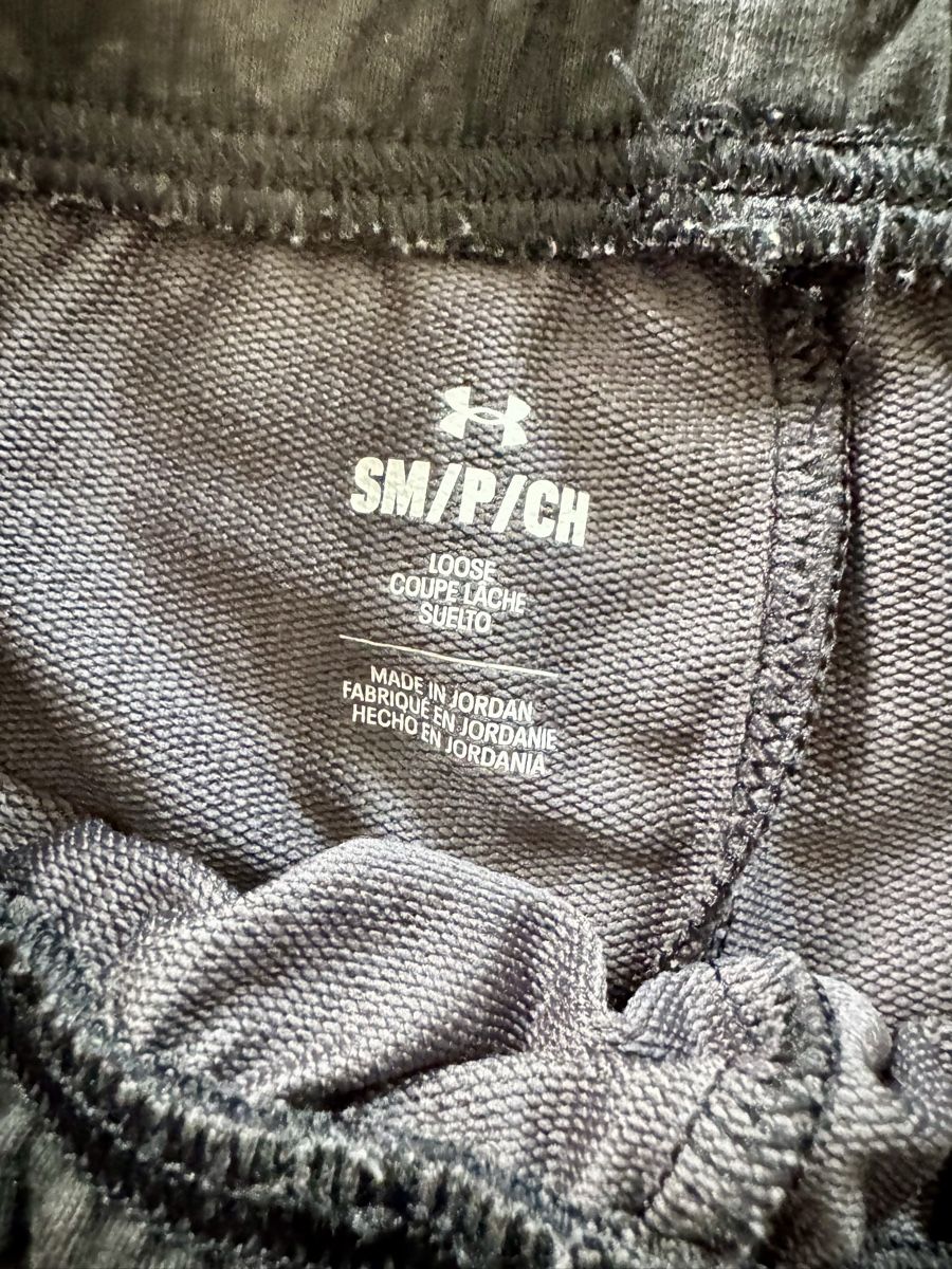 Under Armour Lotti di vestiti: UNDER ARMOUR Trainingsanzug – Nuovo (secondo la descrizione) da Zollikofen venduto da AureusManus 2