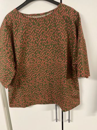 Neue handgenähte Bluse in Gr. XL  grün/ pink.