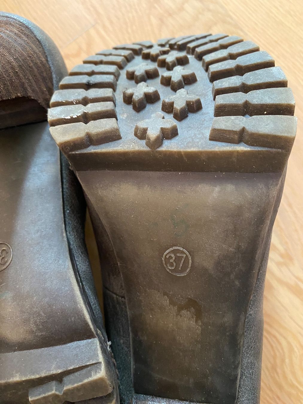 Scarpe da donna: Hauts talons compensés en cuir – Usato da Clarens venduto da OptitesJoliesChoses 4