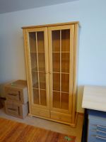 Vitrinenschrank Holz mit Glastüren 2 Auszügen