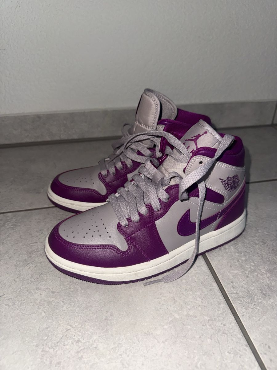 Jordan Scarpe da donna: Nike Air Jordan 1 Mid 36.5 – Nuovo (secondo la descrizione) da Wetzikon ZH venduto da shey7
