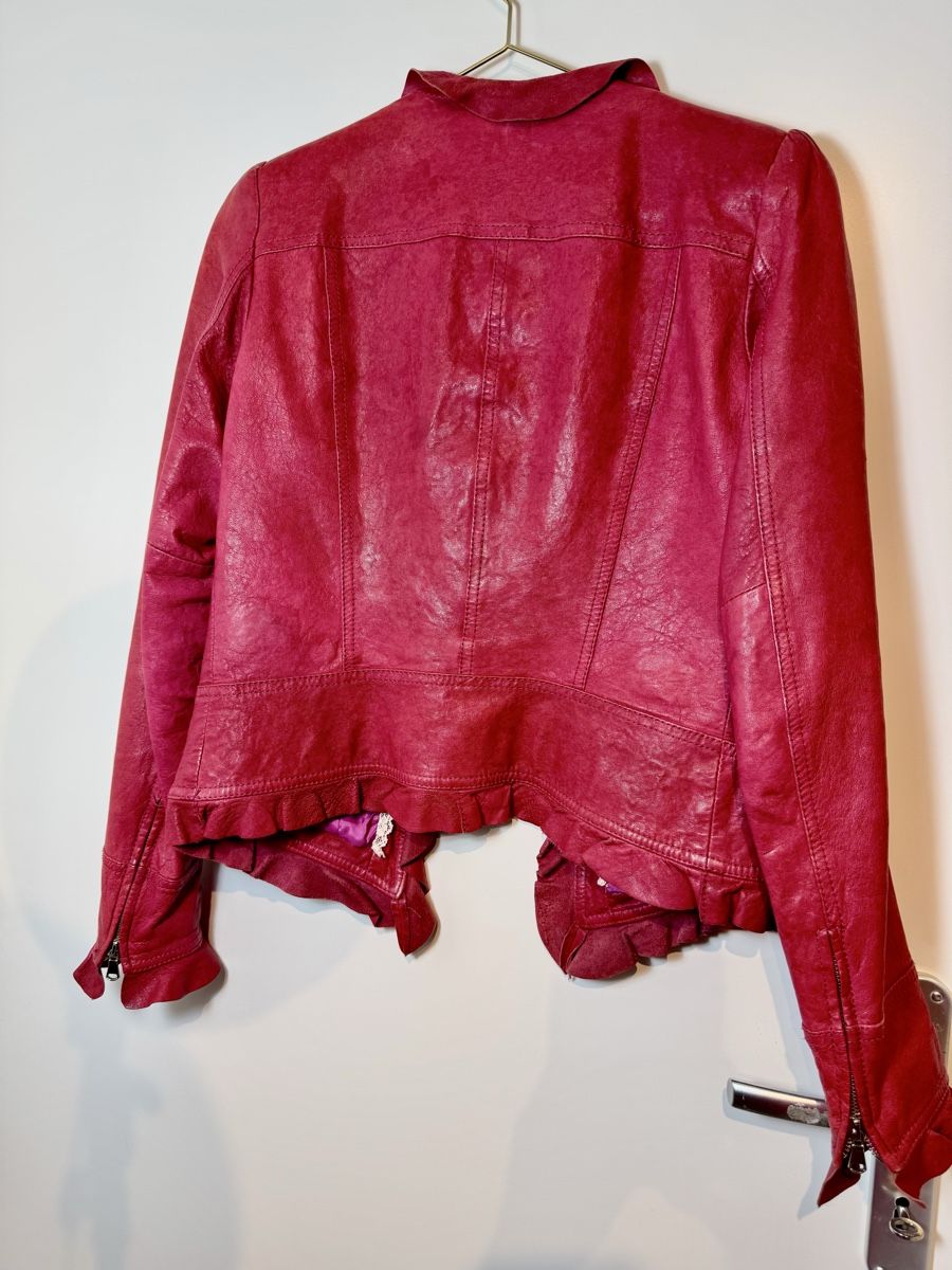 Jacken: Leonardo Leather Jacket, Red Pink Ruffle Detail, Size 36 – Gebraucht aus Hurden von rac_wyf8 2