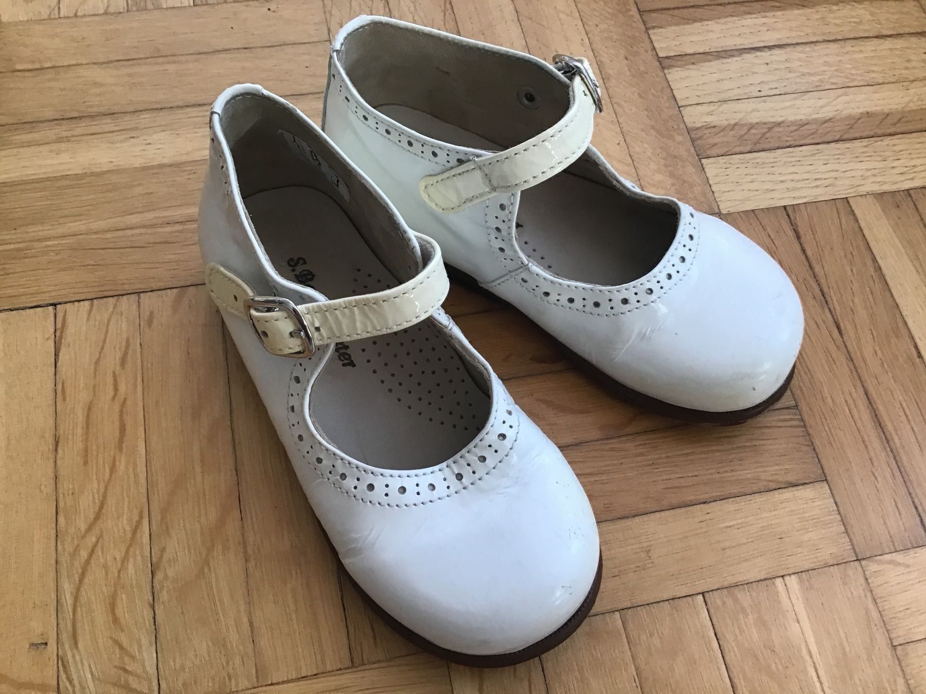 Scarpe per ragazze: Riemchen-Ballerina Lackleder Grösse 24 – Usato da Emmenbrücke venduto da Hathor123 1