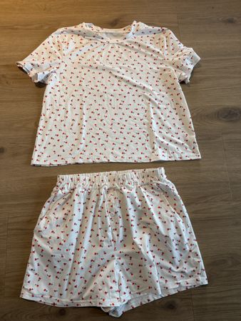 Damen Schlafanzug kurz weiss mit Kirschen Muster Grösse L