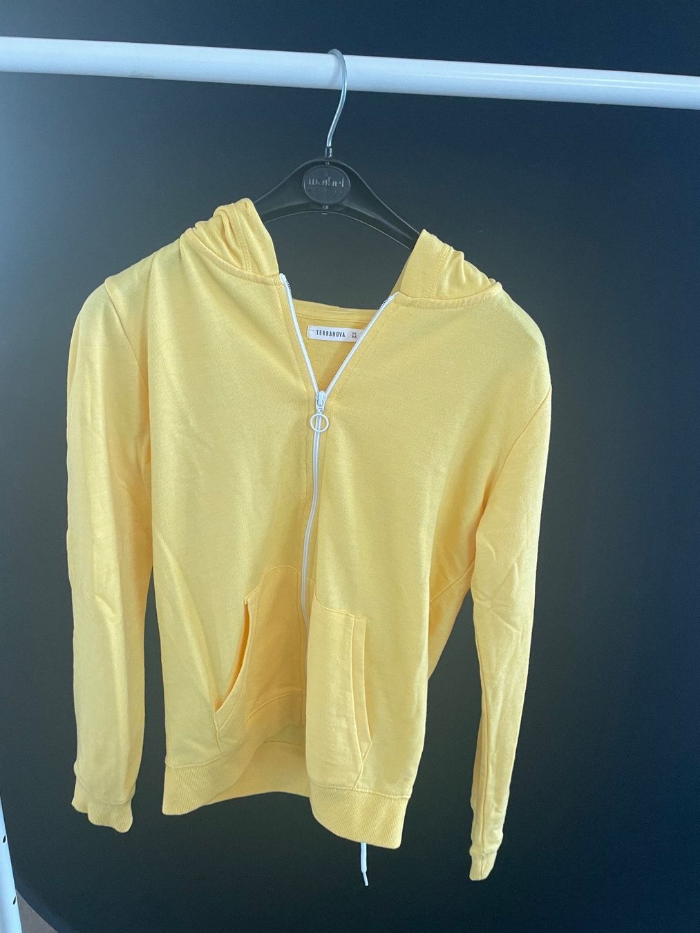 Giacche: Gelber Kapuzenpullover Gr. M von Terranova – Usato da Wollerau venduto da Poschro68