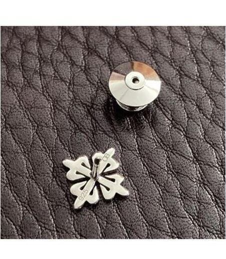 Ciondoli: Original Neuer Patek Philippe Anstecker 925 silver – Nuovo e nell'imballaggio originale da Bruettisellen venduto da Collector_Store 2