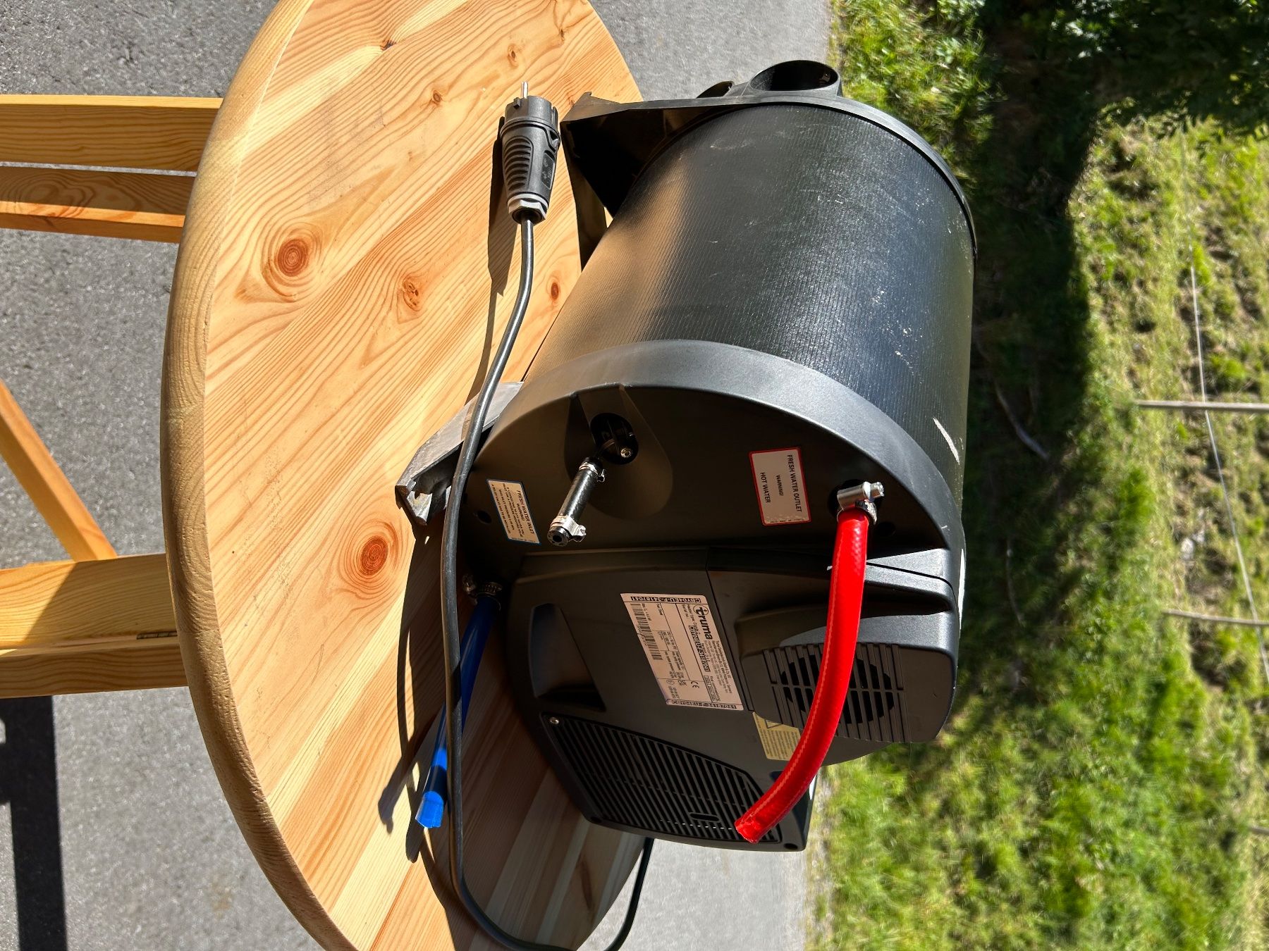 Truma Radiateurs: Verkaufe eine Truma Combi D 4 E Heizung inkl. iNet X Panel. – D'occasion à Au SG par nes_p8rx
