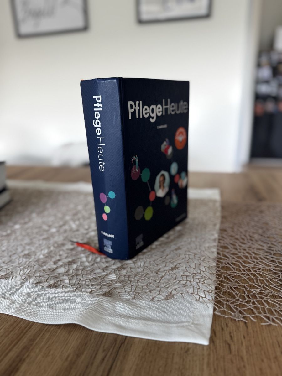 Libri: PflegeHeute 7. Auflage Elsevier Verlag – Usato da Zürich venduto da Doeme1999 1