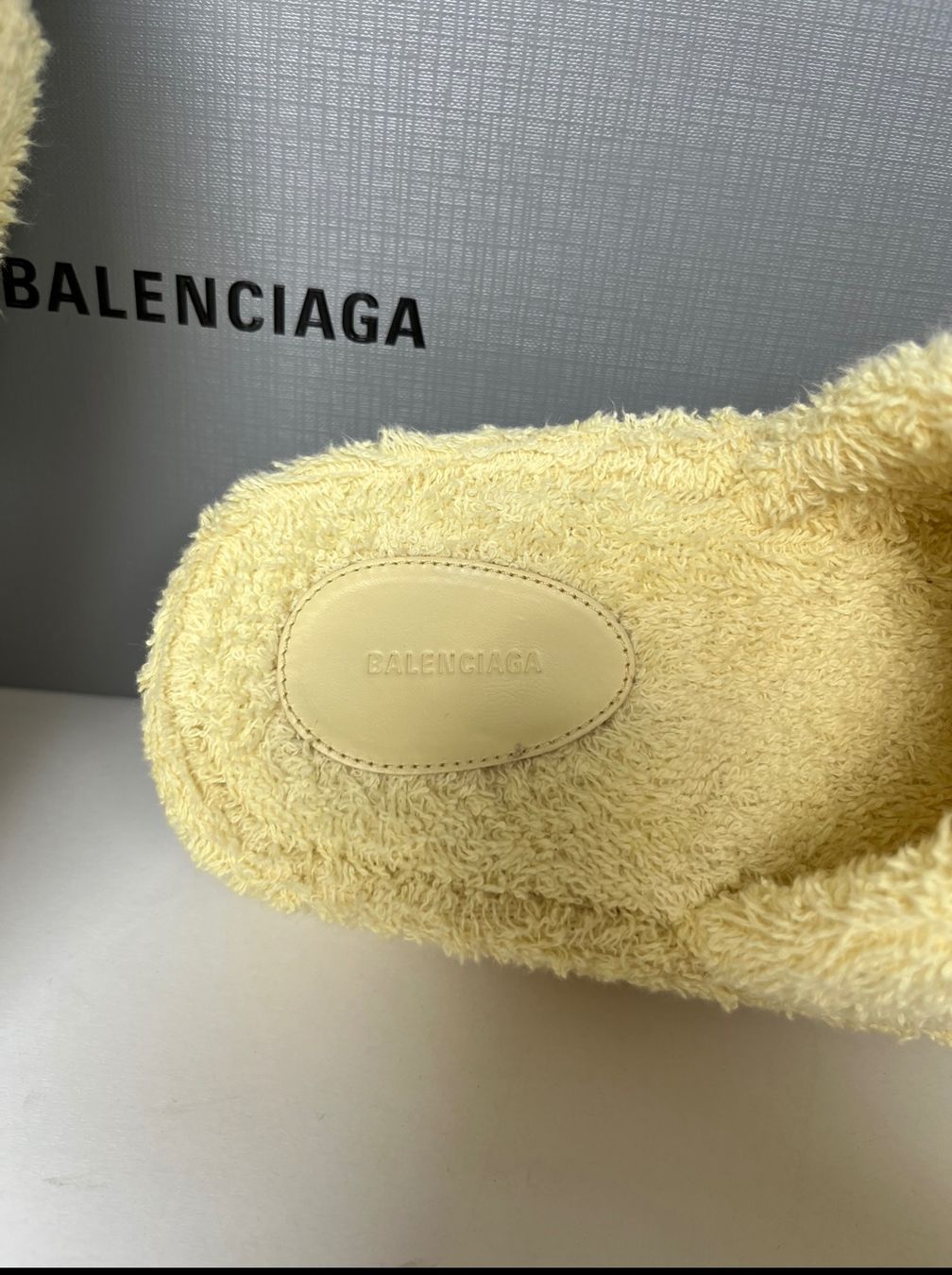 Balenciaga Scarpe da donna: BALENCIAGA YELLOW SANDALS FLIP FLOPS – Nuovo (secondo la descrizione) da Lausanne venduto da Sylvain_luxury 3