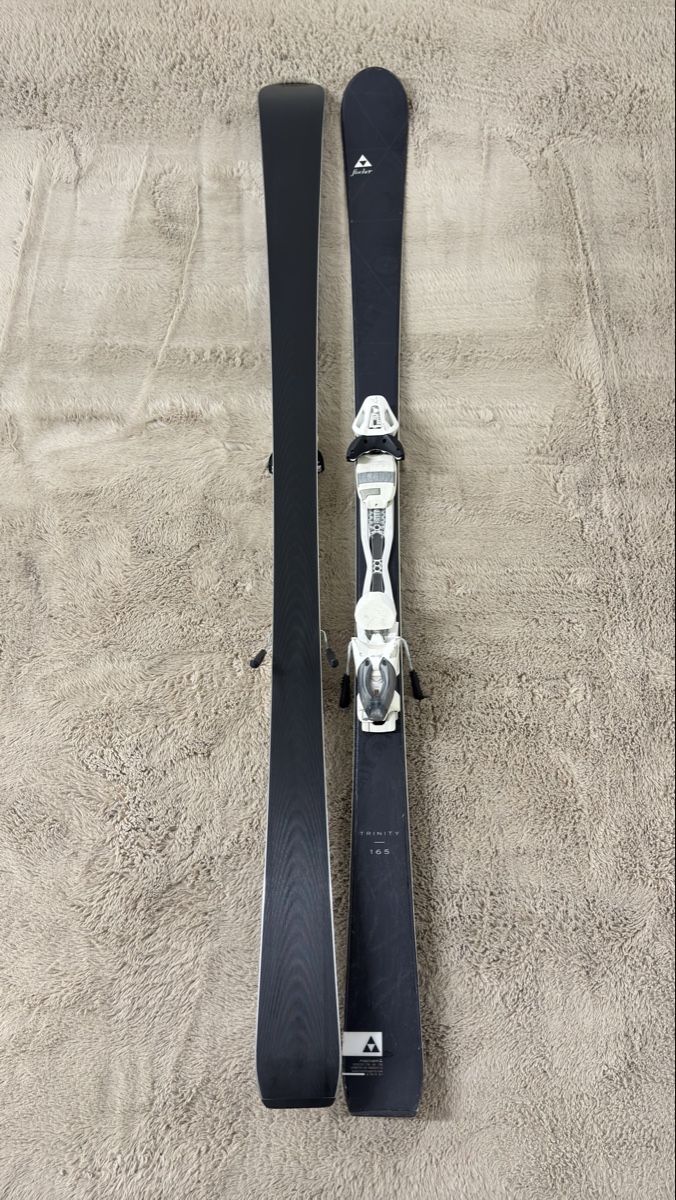 Fischer Sci: Fischer Trinity Ski mit Bindung schwarz 165 cm gebraucht – Usato da Dietlikon venduto da kickboxer_999 7