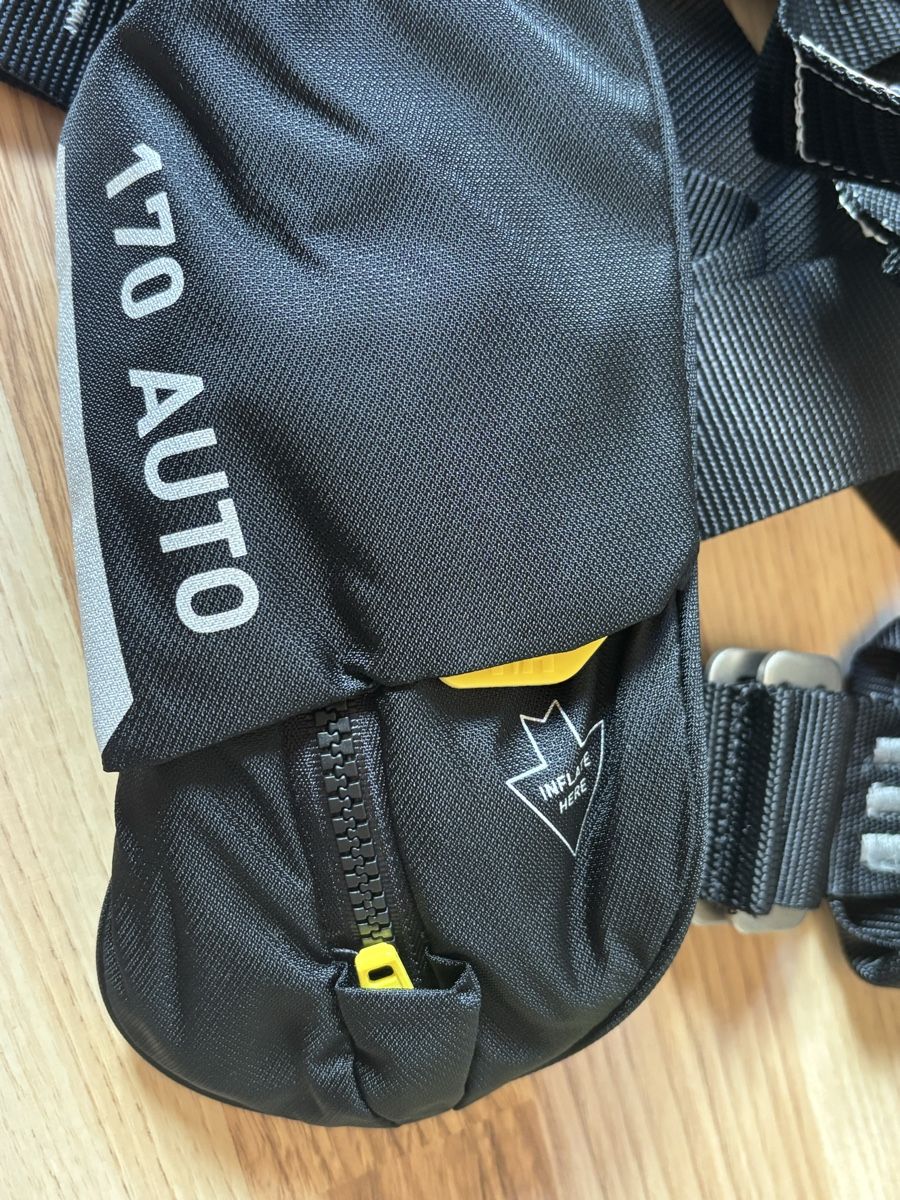 Helly Hansen Giubbotti di salvataggio: Helly Hansen Rettungsweste 170N Auto, Neuwertig – Nuovo (secondo la descrizione) da Stein AG venduto da gub_9ycx 2