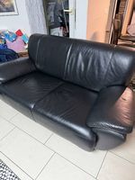 Schwarze Ledersofa-Garnitur mit Sesseln  Komplettset