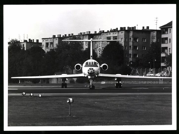 Photos & affiches: Fotografie Ansicht Berlin-Tempelhof, Flu – D'occasion à Berlin par bartko-reher