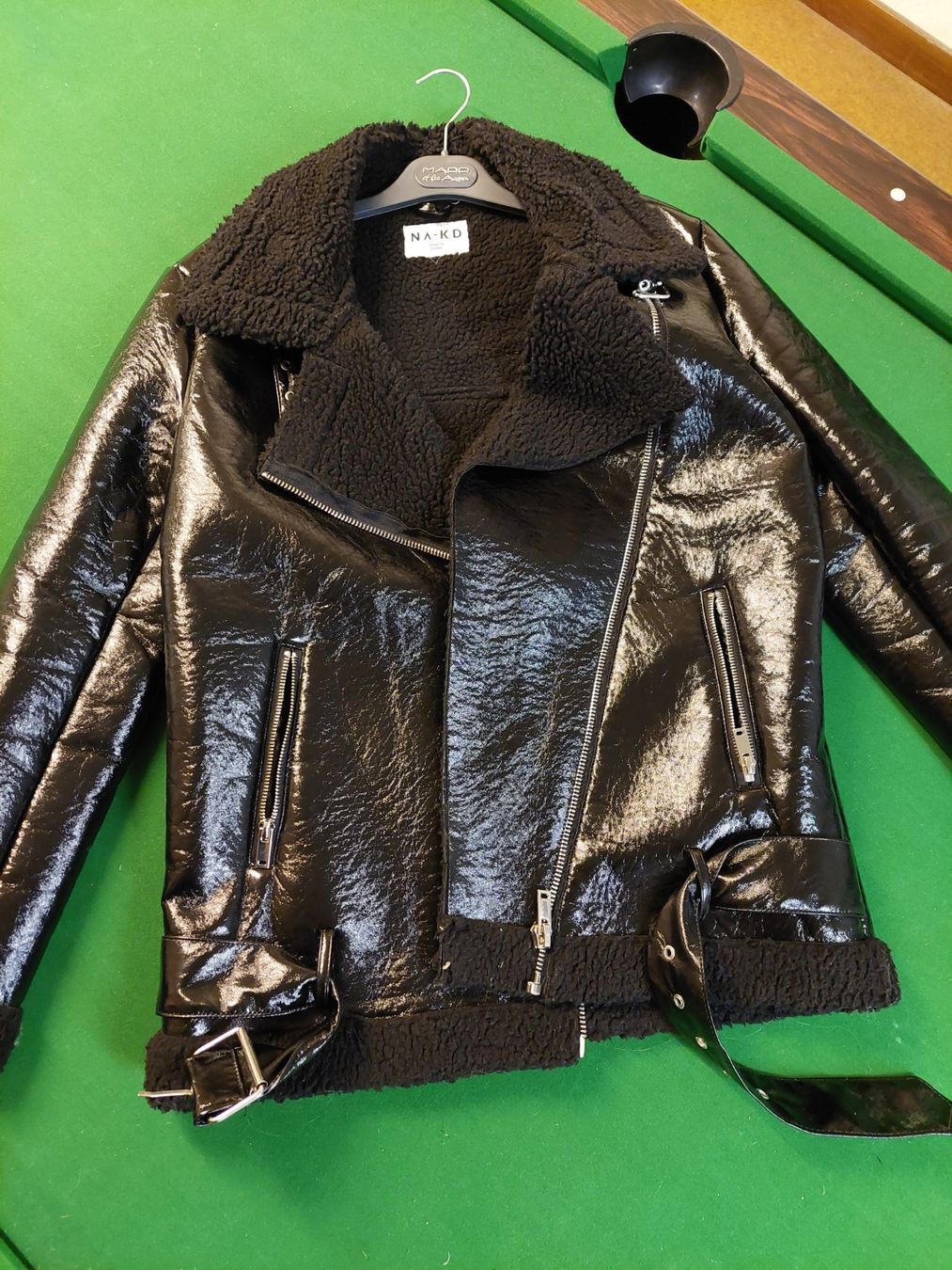 Na-kd Jacken: Lack- Wetlook Jacke – Gebraucht aus Wynau von Meysi