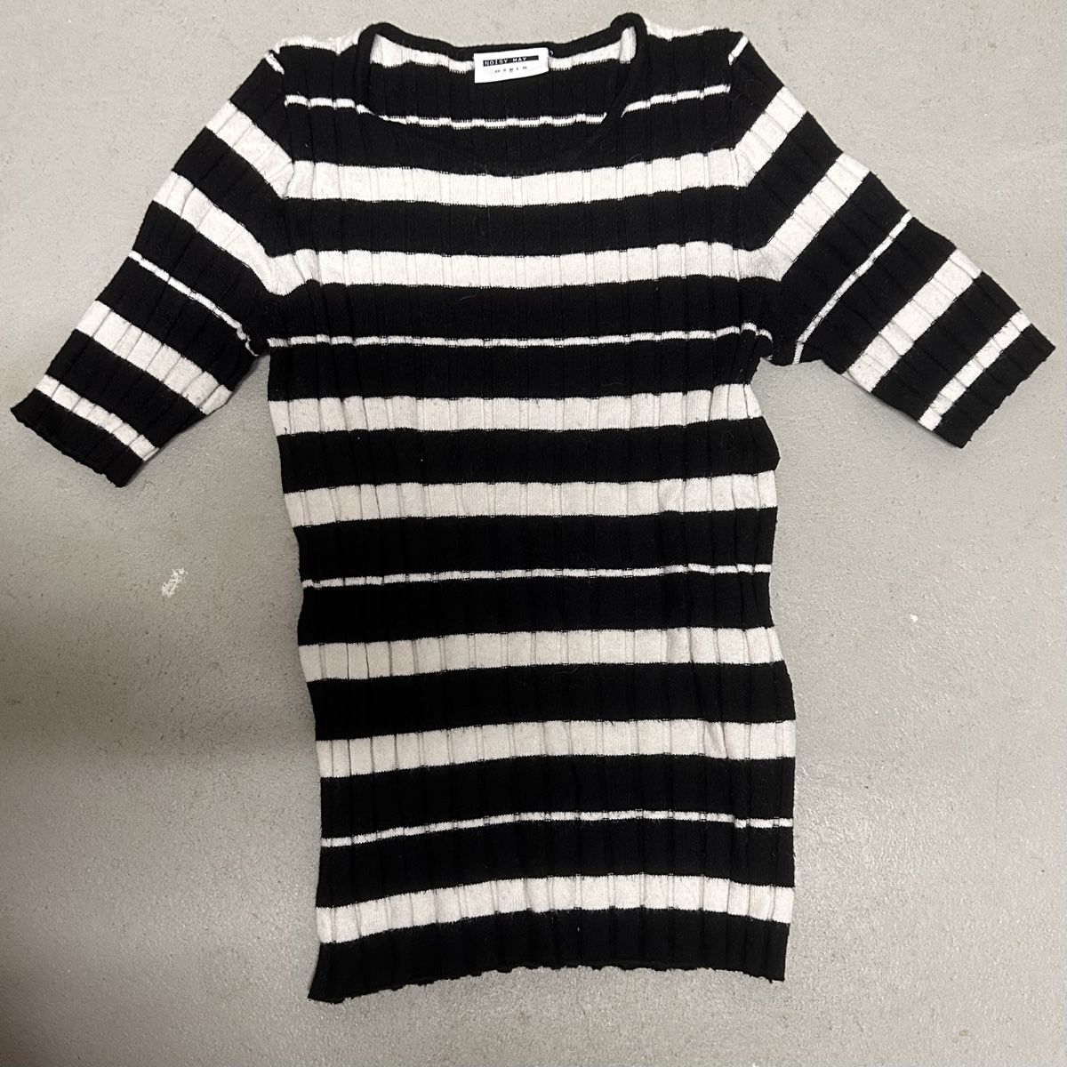 Chemisiers: Damen Pullover schwarz weiss gestreift – D'occasion à Glattbrugg par Lara_G06