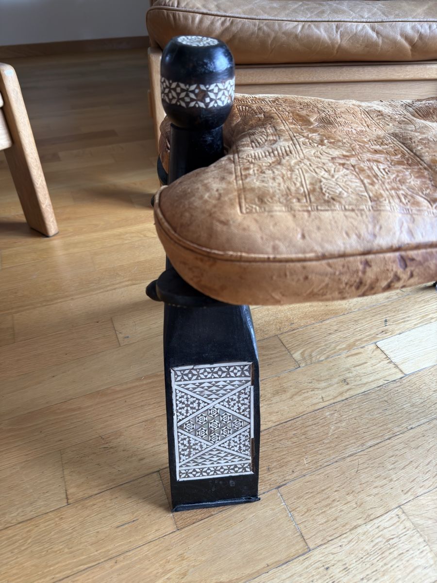Sgabelli: Vintage Kamelhocker Leder / camel saddle stool – Usato da Zürich venduto da benshume 3