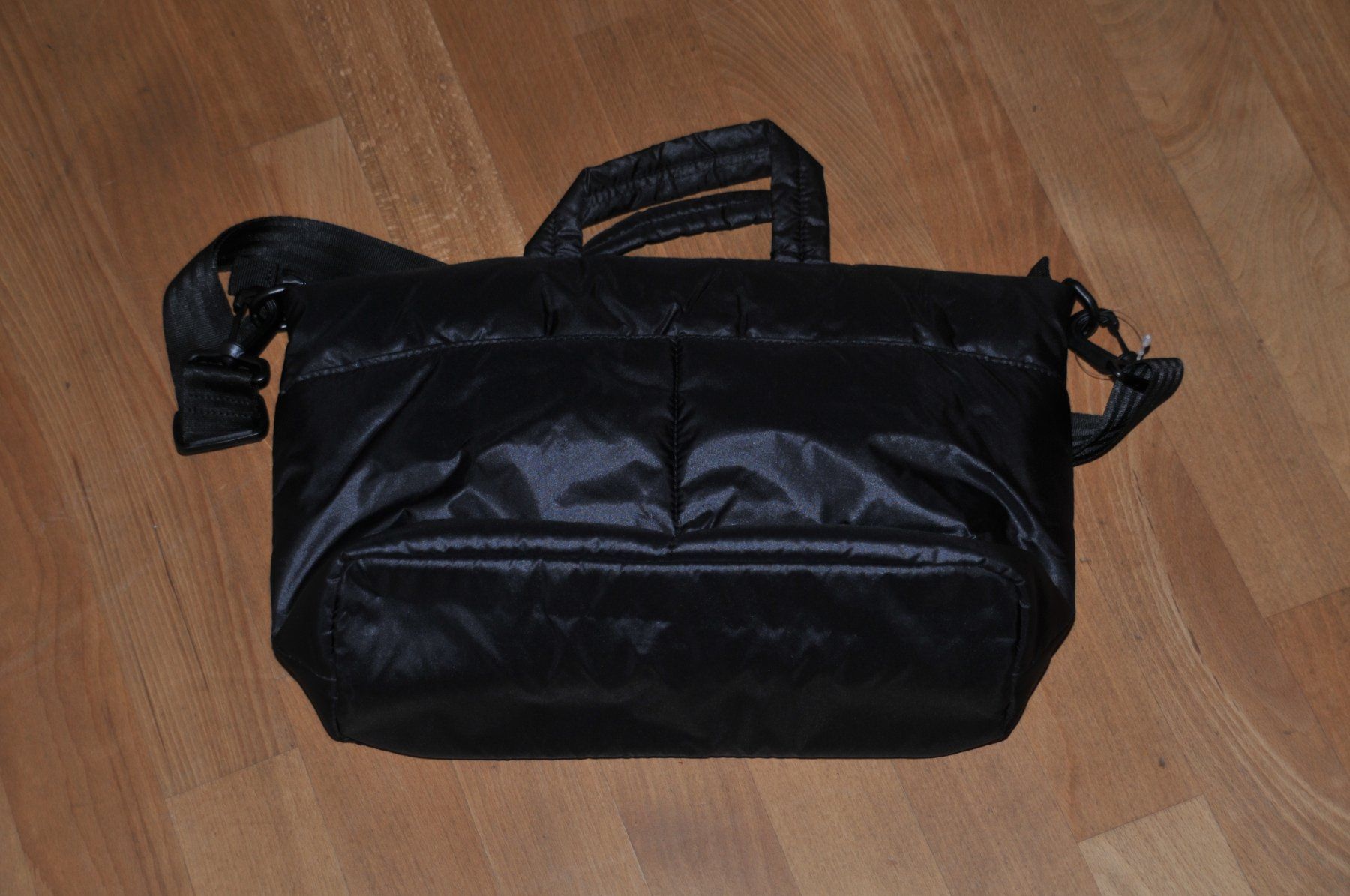 Yonex Borse da donna: Super coole YONEX Schultertasche - NEU – Nuovo e nell'imballaggio originale da Winterthur venduto da Schwestere 4