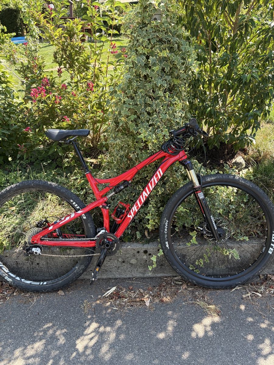 Specialized Vélos: Specialized MTB vollgefedert rot – D'occasion à Rorschach par fab_2nnm