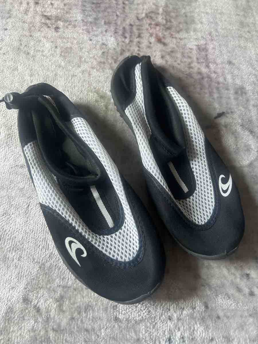 Scarpe da donna: Wasserschuhe/Badeschuhe - decathlon - 37 – Usato da Kirchlindach venduto da smare