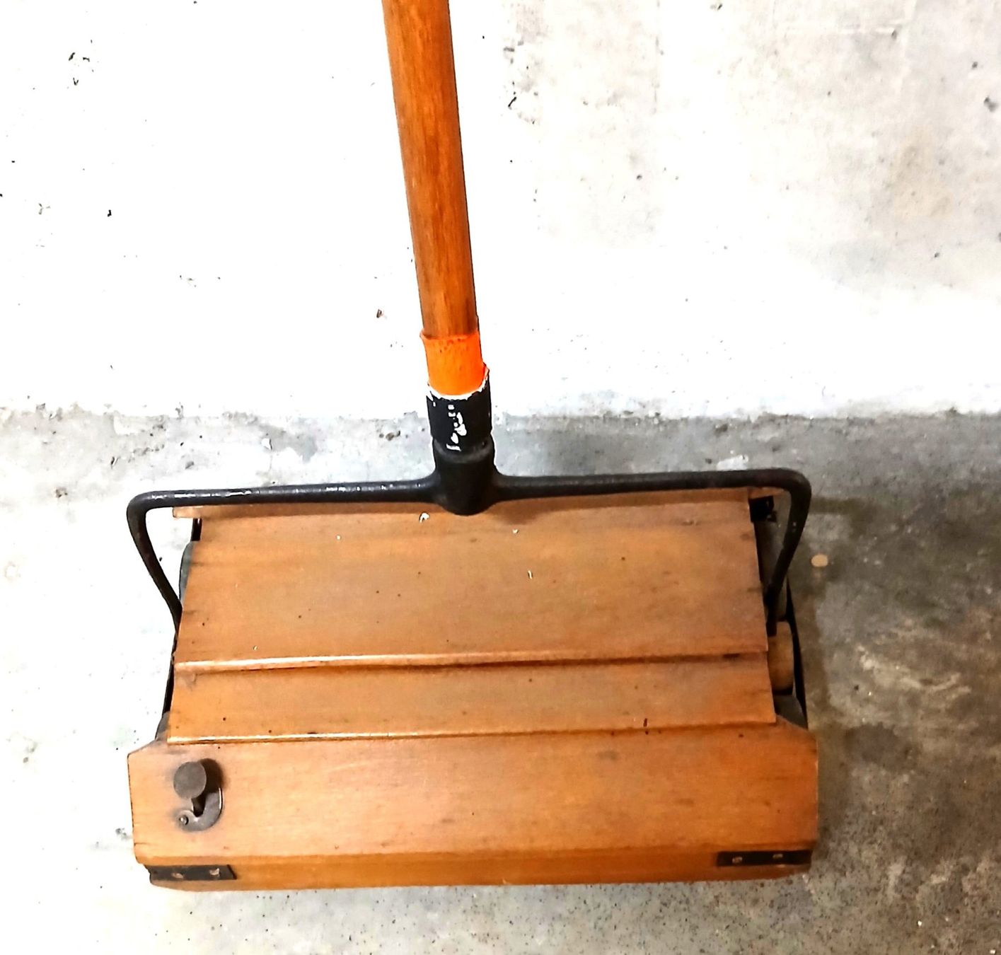 Altro in Apparecchi per la pulizia: Très ancien balai brosse – Usato da LE MONT-SUR-LAUSANNE venduto da CHOCO04 1
