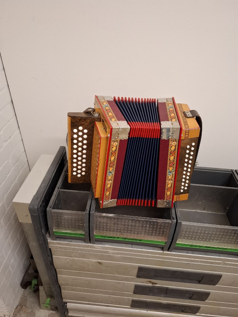 Gwerder Musikinstrumente: gwerder orgeli – Gebraucht aus Villeneuve von BibiVintage