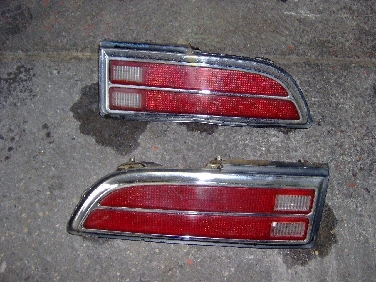 Pontiac Tutti pezzi di ricambio auto: Jeu de feux arrières Pontiac – Usato da PRILLY venduto da 55b_nh8l