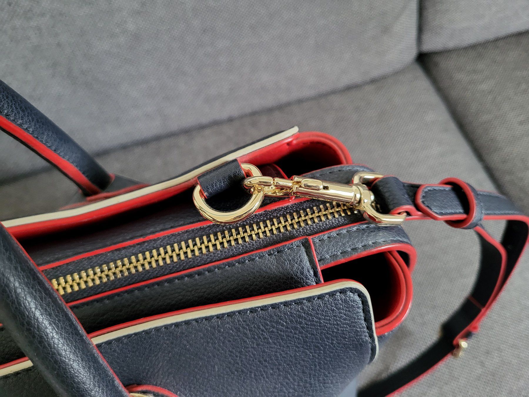 Tommy Hilfiger Borse da donna: Schöne "Tommy Hilfiger" Handtasche – Usato da Täuffelen venduto da Val_sells_it 3