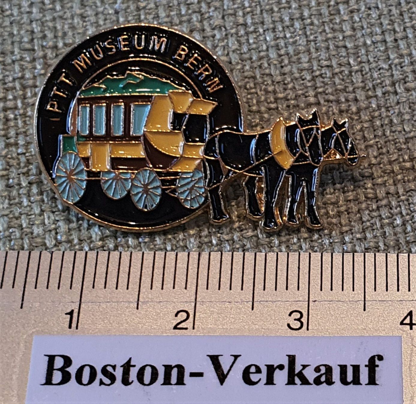 Placchette & Badge: A425 - Pin PTT Museum Bern Postkutsche – Usato da Reinach BL venduto da Boston-Verkauf 1