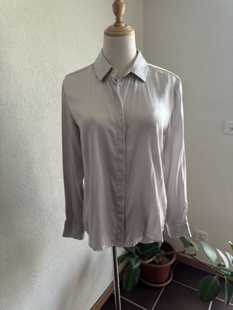 silbernes Seidenhemd/chemise en soie argentée