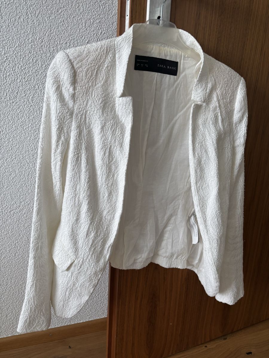 Zara Giacche: ZARA white blazer M – Usato da Windisch venduto da bymarikaa