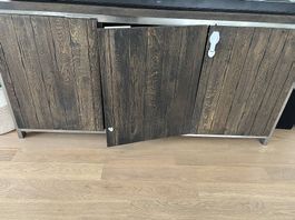 Highboard mit Gebrauchsspuren