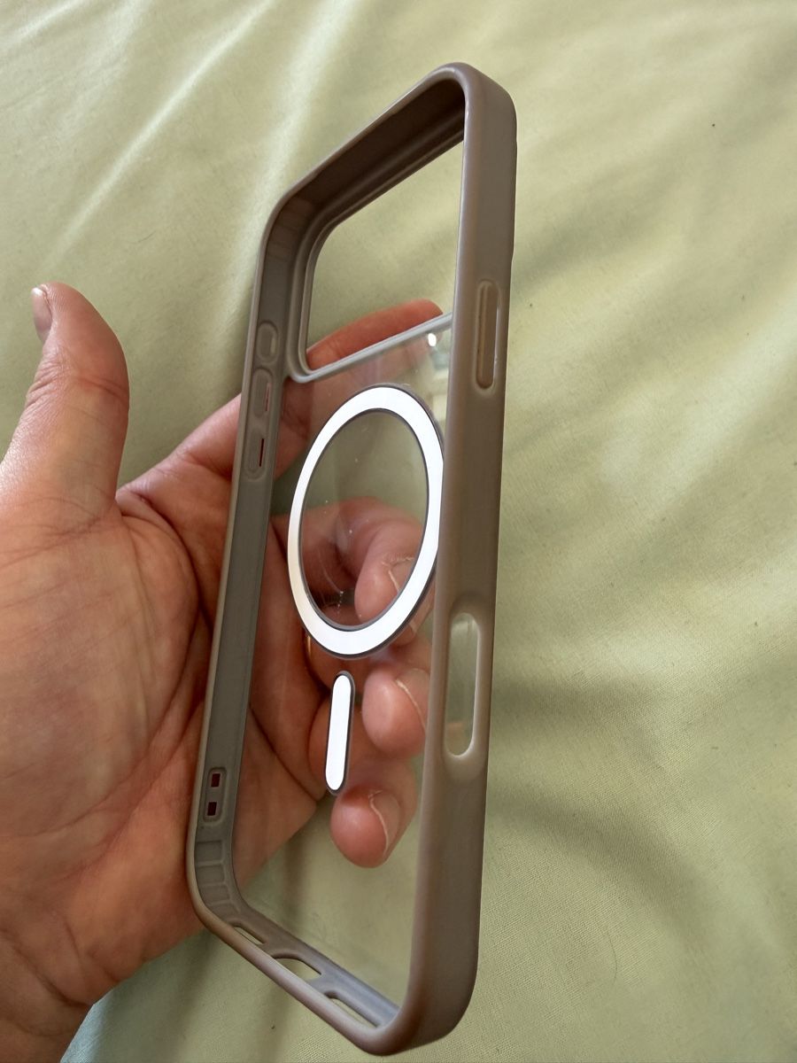 Covers & Schutzfolien: Coque MagSafe pour iPhone 17 Pro - Max – Gebraucht aus Lausanne von Licio7 3