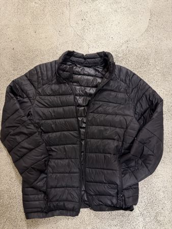 Leichte Daunenjacke Bershka Schwarz Grösse M für den Herbst 