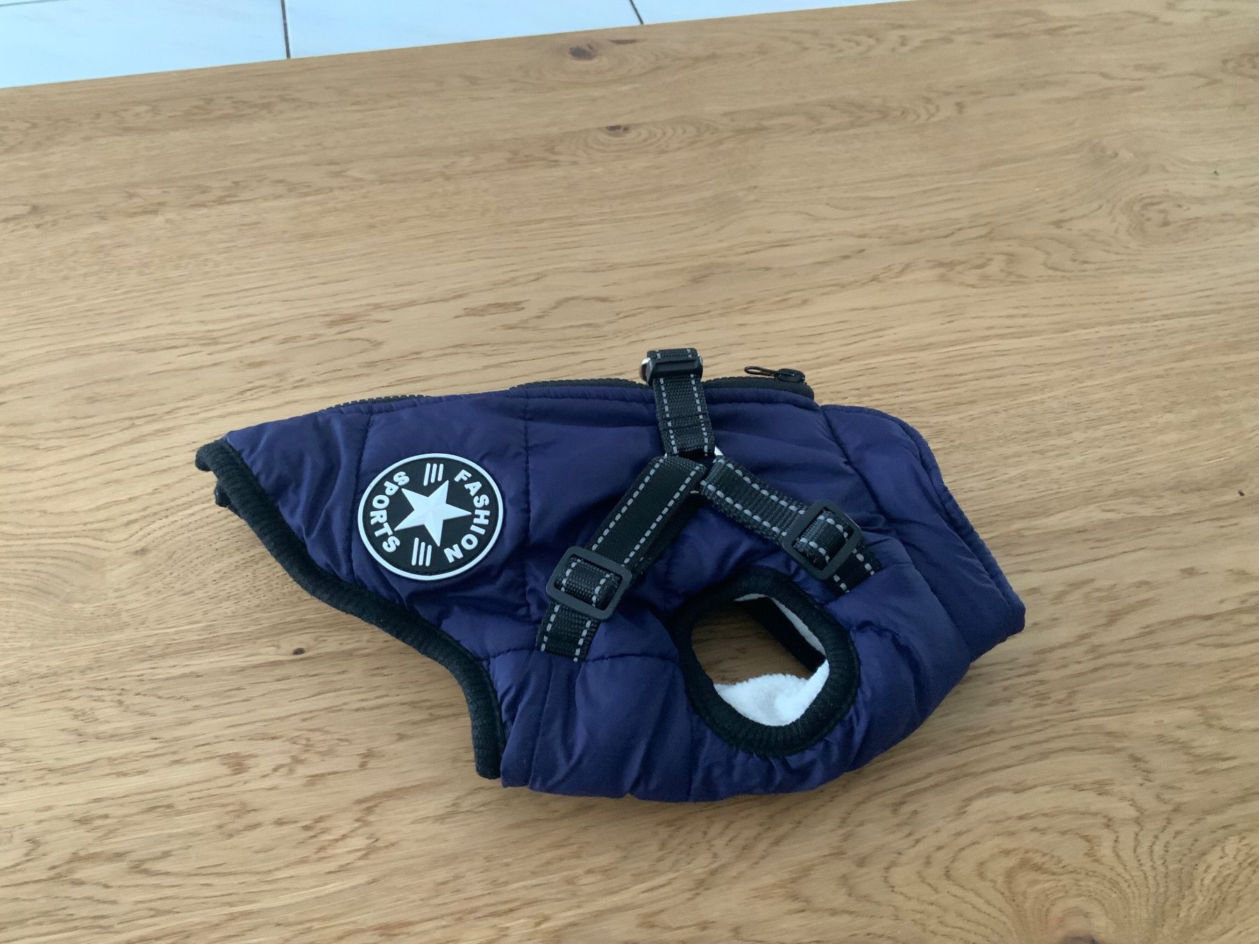 Abbigliamento: Hundemantel mit integriertem Geschirr Grösse 25 – Usato da Ueberstorf venduto da Joojoo 1