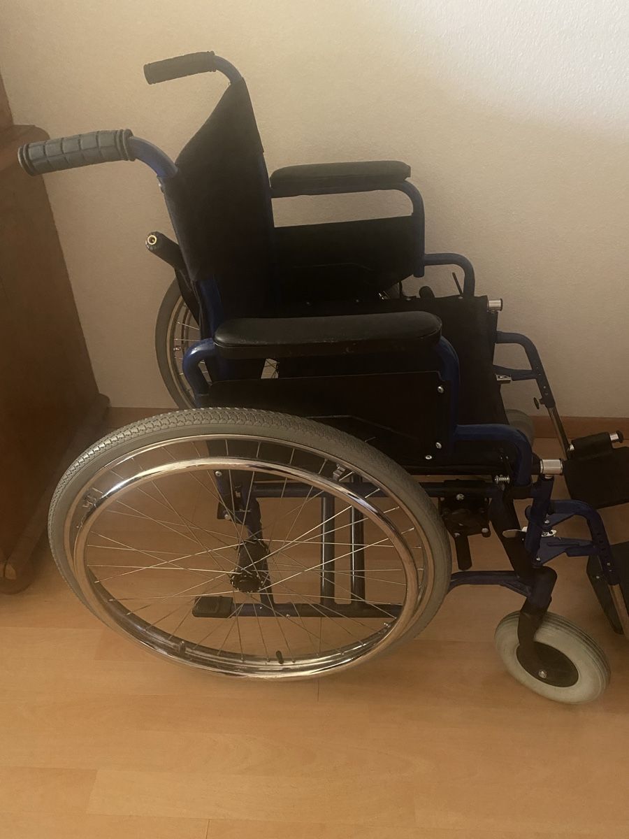Sedie a rotelle: Sedia a Rotelle usata, pieghevole, con accessori.2 cuscini. – Usato da zollikofen venduto da centauro6969 1