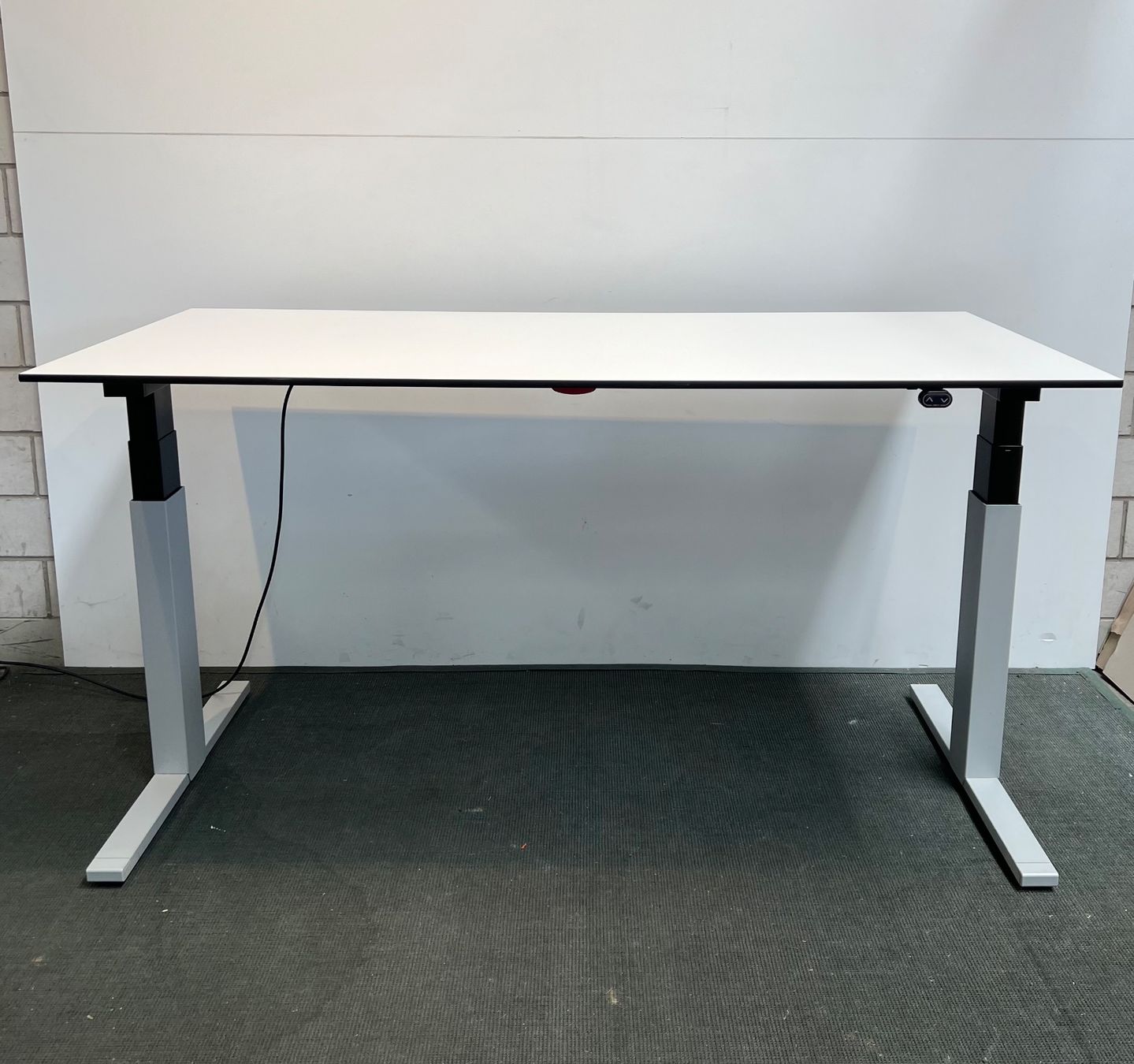 Lista Scrivanie: LISTA LO Extend elektr. verstellbarer Sitz-/Stehtisch – Usato da Wangen an der Aare venduto da TBYN